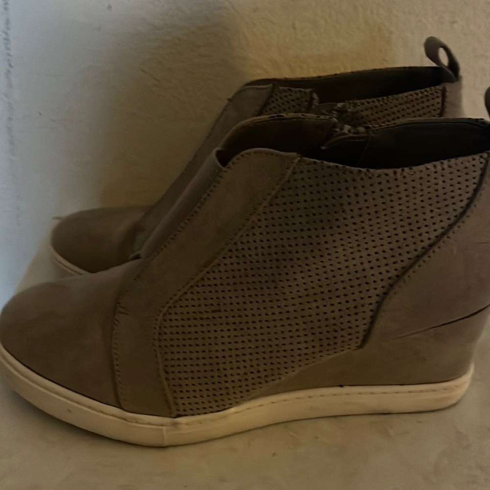 Wedge heal beige zip up ankle boots